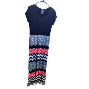Design History Black, white and pink chevron maxi dress size M